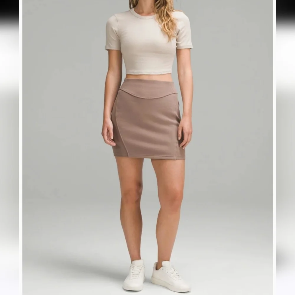 Lululemon New Women Taupetastic Scuba Knit High Rise Mini Skirt SZ Medium Sporty